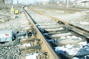 Read more about the article Cinci bărbaţi se află sub control judiciar după ce au furat aproape 400 m de şină de cale ferată scoasă din uz