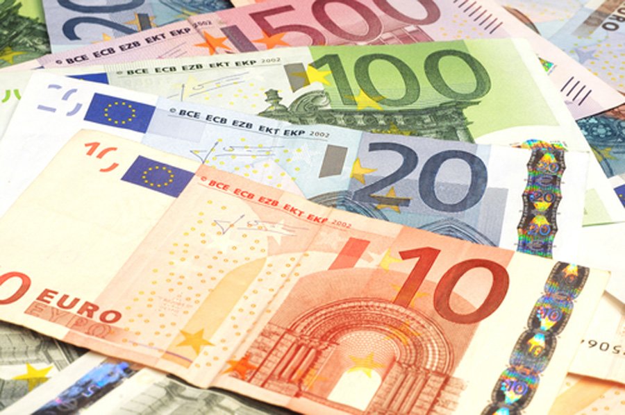Read more about the article Euro atinge un nou maxim istoric: 4,8184 lei