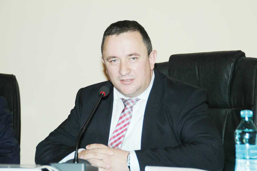 Read more about the article Adrian David, candidatul PNL pentru şefia CJ Hunedoara