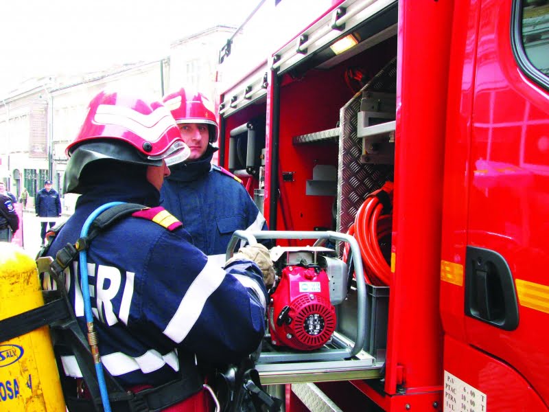 Read more about the article Peste 4600 de pompieri  vor fi la datorie pe durata minivacanţei de Sfânta Maria