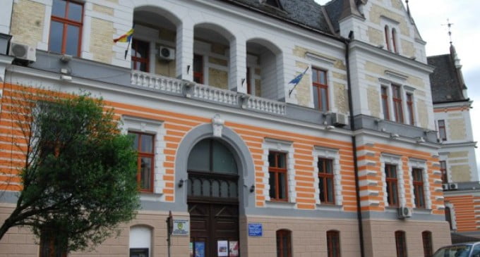 Read more about the article ACCES RESTRICȚIONAT în curtea interioară a CJ Hunedoara