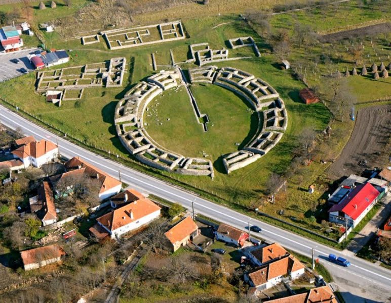 Read more about the article De vineri, se redeschide Situl Ulpia Traiana Sarmizegetusa și Complexul de Monumente Ţebea