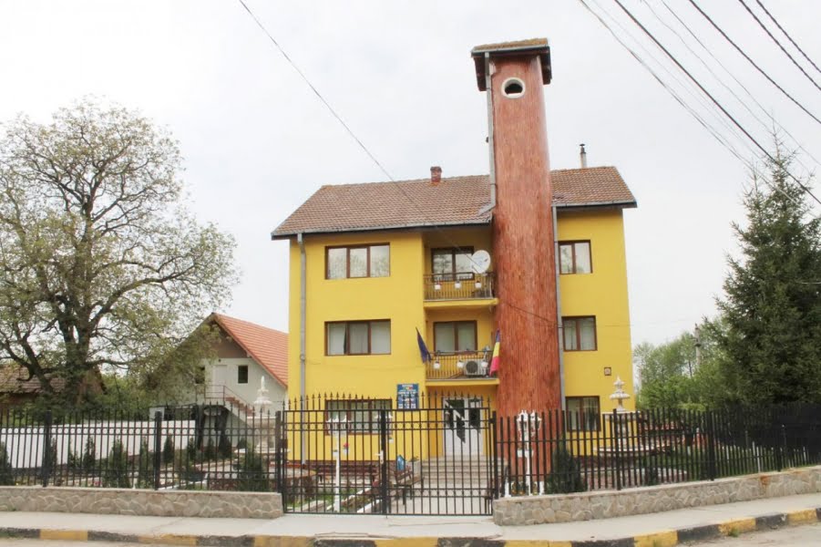 Read more about the article Râu de Mori: Şcolile au asigurate lemnele pentru încălzire