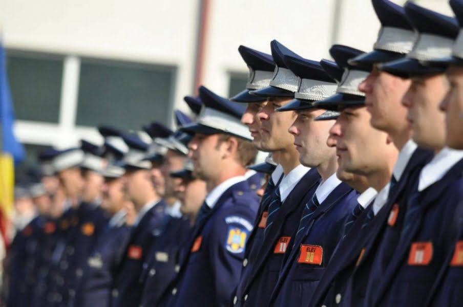Read more about the article Sute de locuri scoase la concurs la școlile militare și la Academia de Poliție.
