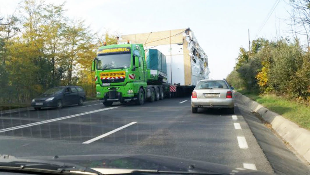 Read more about the article Atenţie, şoferi! Restricţii de trafic pe mai multe artere rutiere din cauza unui transport agabaritic