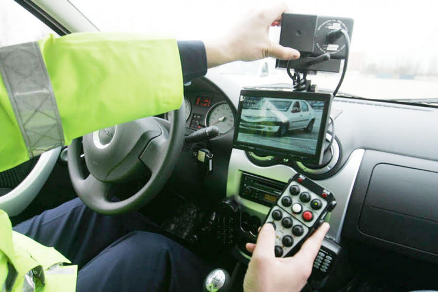 Read more about the article Conducător auto, depistat cu 238 km/h pe sutostradă