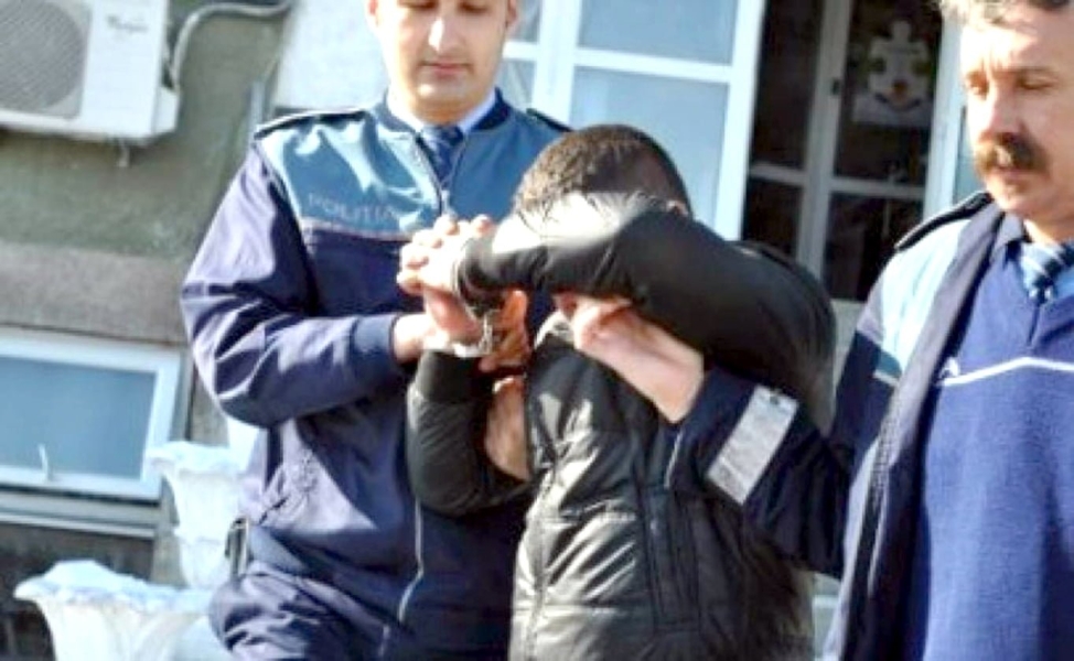 Read more about the article Tânăr reţinut de poliţişti, pentru tentativă de furt calificat