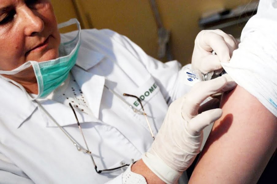 Read more about the article Recomandări ale medicilor privind vaccinarea antigripală