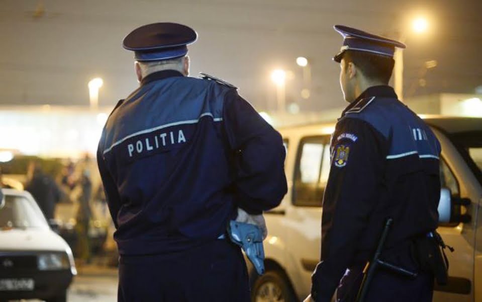 Read more about the article Reţinuţi de poliţişti, după ce au comis o tâlhărie asupra unei petroşănence
