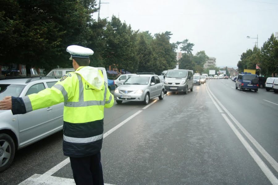 Read more about the article Şoferi, depistaţi de poliţişti că circulau fără permis de conducere şi băuţi la volan