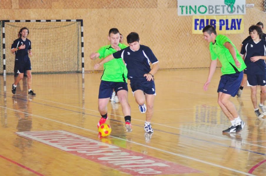 Read more about the article Fotbal în sală: Cupa BiG FM  ediţia a X-a, la Deva