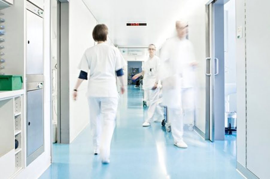 Read more about the article Secţia Neurologie a Spitalului Petroşani s-a închis după ce o pacientă infectată cu coronavirus a intrat în contact cu 50 de medici