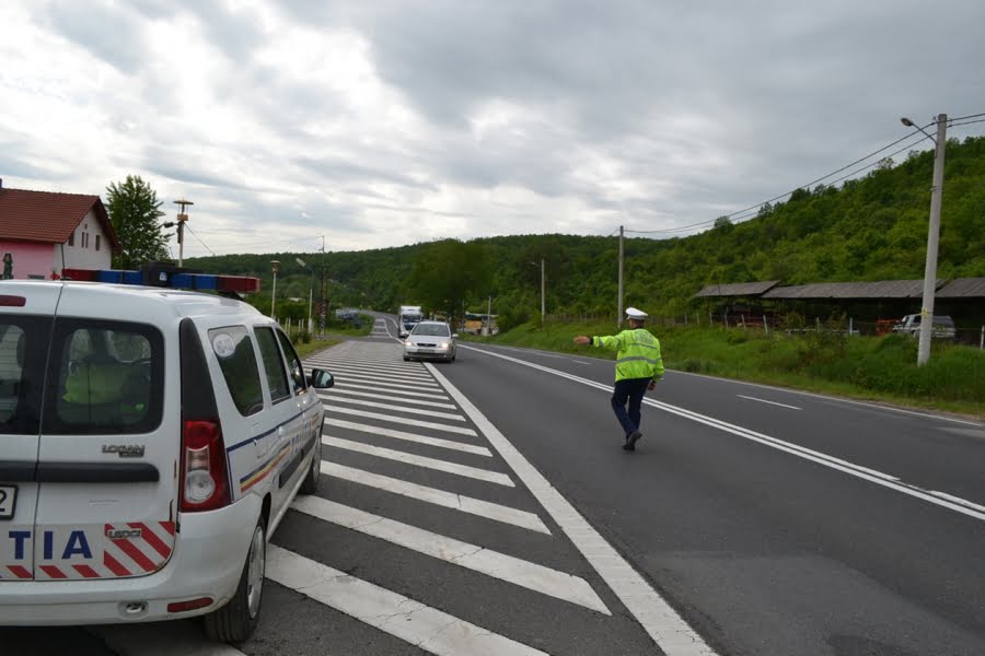 Read more about the article Şoferi băuţi sau cu permisul suspendat, prinşi în trafic de poliţişti