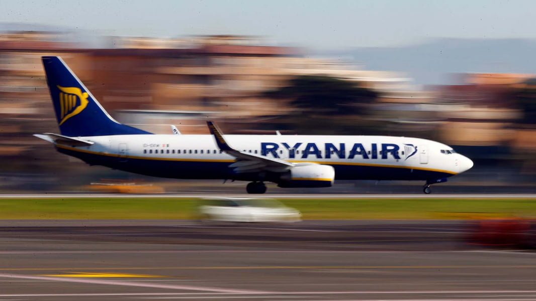Read more about the article Ryanair reia 40% din zboruri de la 1 iulie