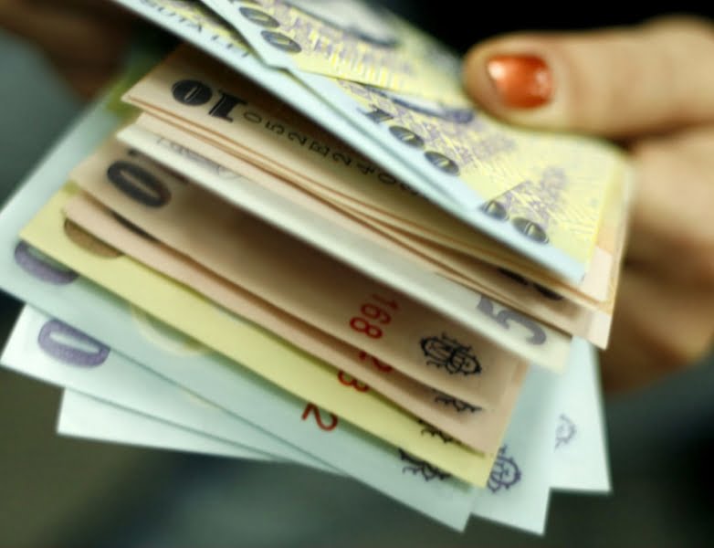 Read more about the article Peste jumătate dintre angajatori acordă salariaţilor prime de Paşti