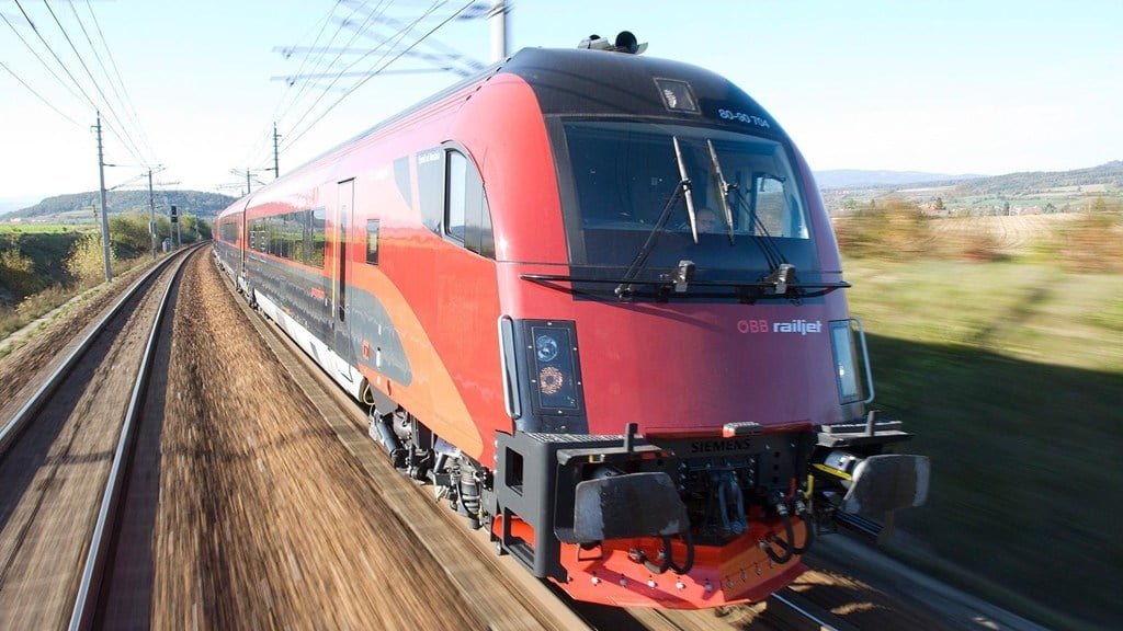 Read more about the article CFR Călători suspendă noi trenuri