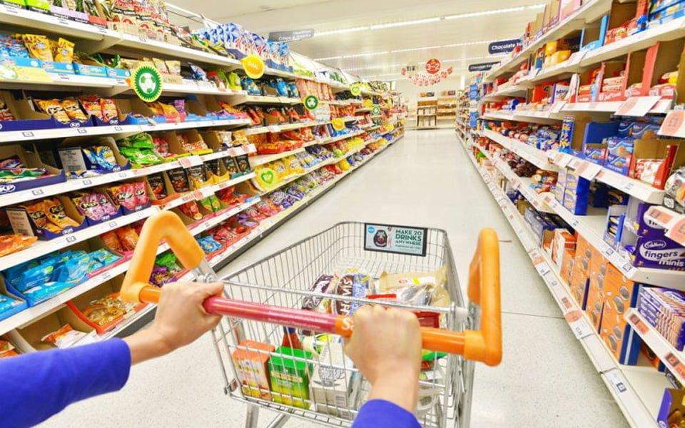 Read more about the article Produse expirate găsite în supermarketuri din Hunedoara