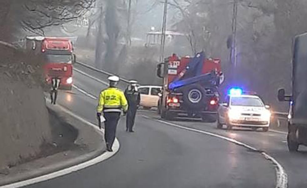 Read more about the article Cetăţean grec, rănit într-un accident rutier lângă Veţel