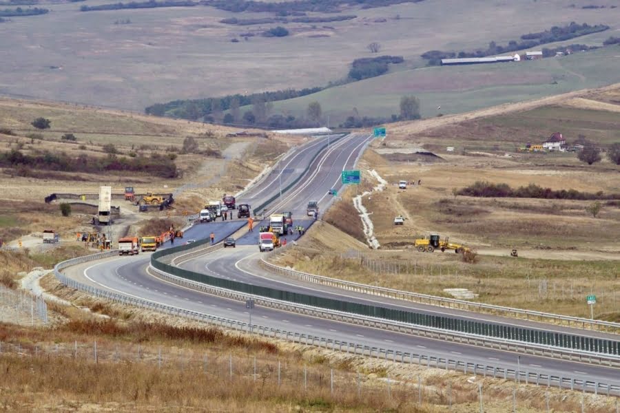 Read more about the article Încă 3 secțiuni din Autostrada Translivania intră în linie dreaptă
