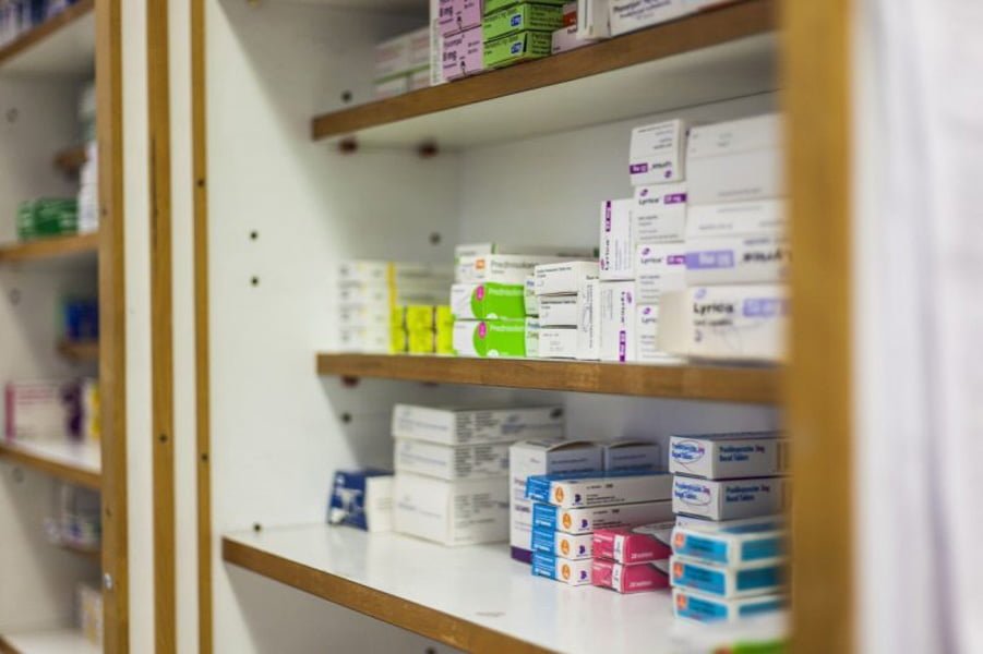 Read more about the article Farmaciștii vor putea scana codul cutiilor de medicamente, pentru a verifica dacă nu sunt falsificate
