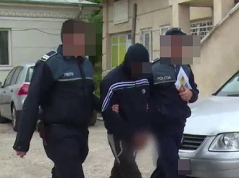 Read more about the article Doi tineri bănuiţi de tâlhărie au fost reţinuţi preventiv de poliţişti