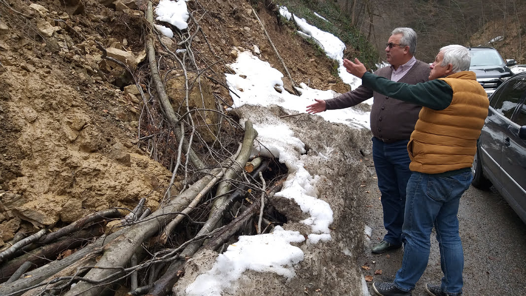 Read more about the article CJ Hunedoara continuă demersurile pentru ecologizarea albiei pârâului de pe Valea Albă