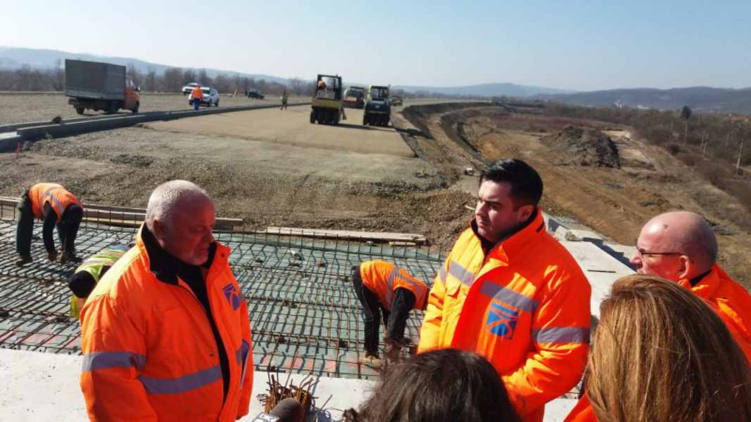 Read more about the article Loturile restante de pe autostrăzile Sebeș-Turda și Lugoj-Deva, finalizate în 2019