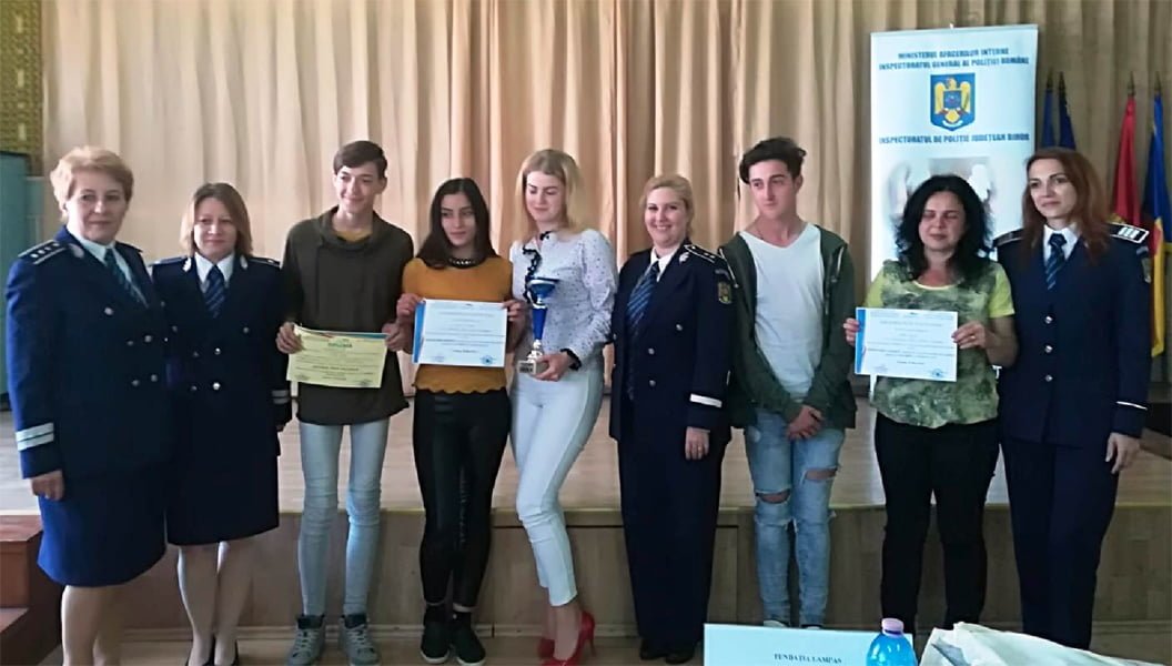 Read more about the article Hunedorenii, pe podiumul concursului regional “Şcoala fără violență”