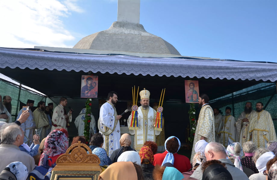 Read more about the article Preasfinţitul Părinte Gurie a slujit la Ciumarca comunei Godeanu – Mehedinți