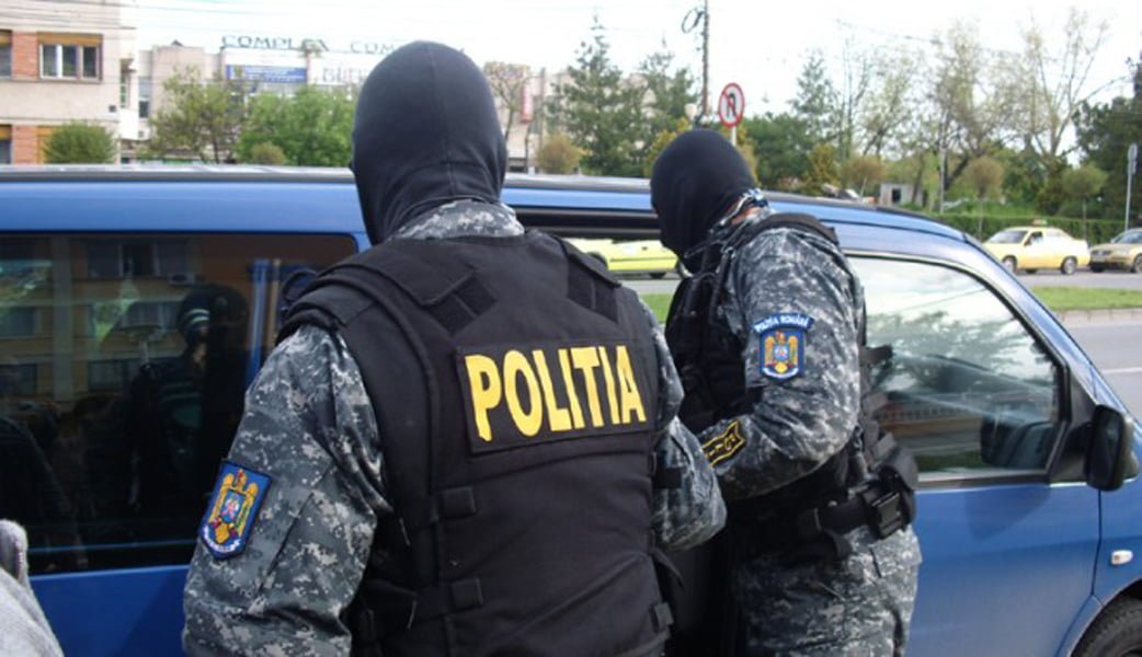 Read more about the article Trei bărbaţi violenţi, reţinuţi de poliţişti şi jandarmi, la Petroşani