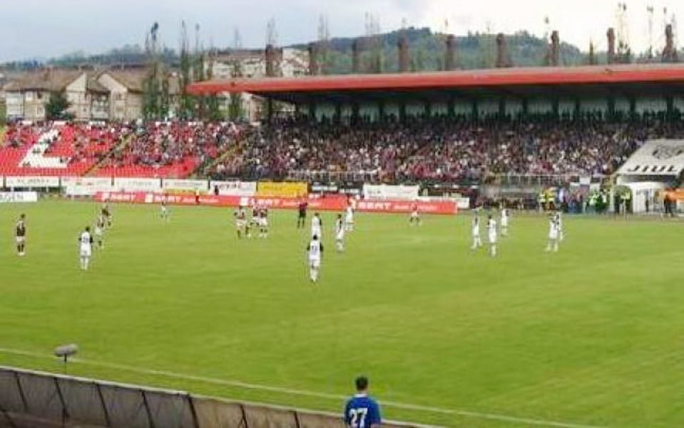 Read more about the article Fotbal: Sancţiuni pentru CSM Jiul Petroşani