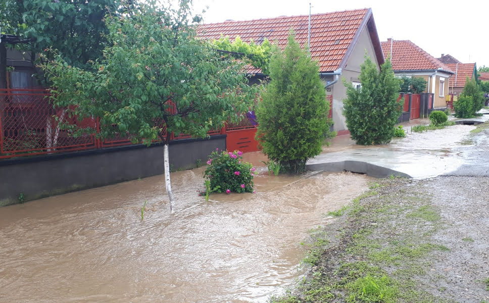 Read more about the article Inundaţii cauzate de ploile torenţiale