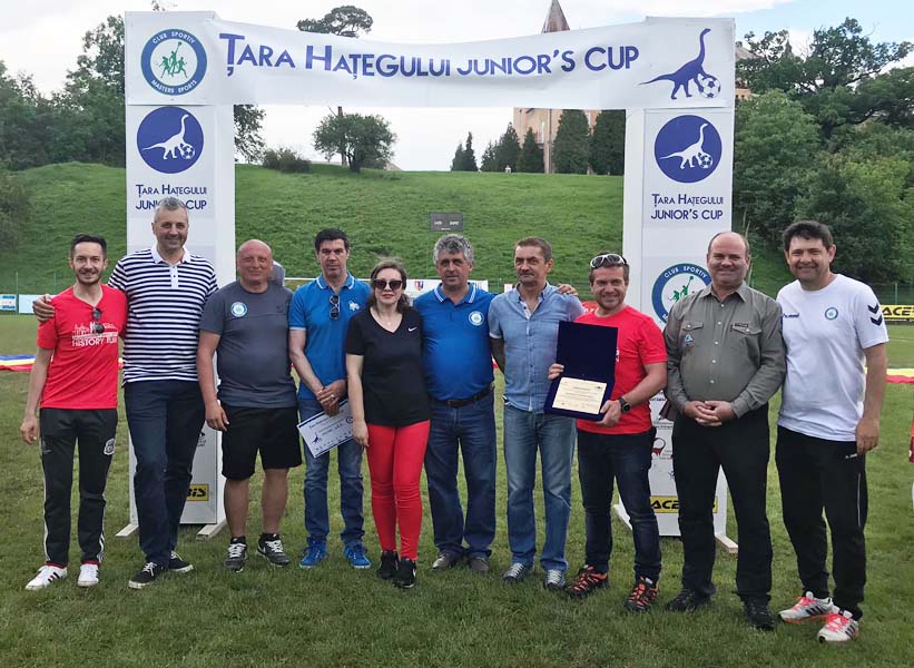 Read more about the article Campionat de fotbal pentru copii – “Ţara Haţegului Junior’s Cup”