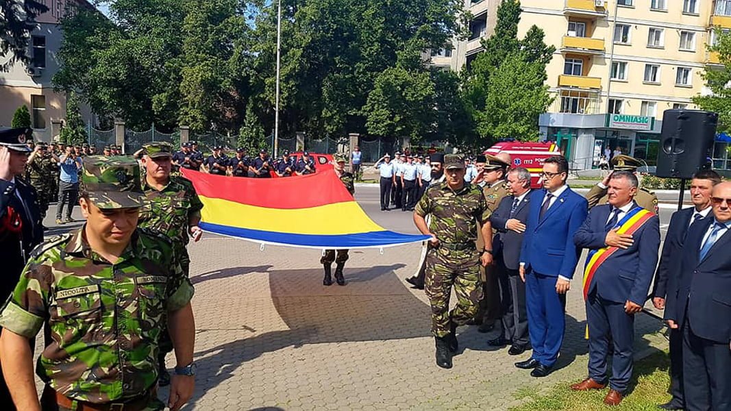 Read more about the article Manifestări prilejuite de Ziua Drapelului Naţional la Deva