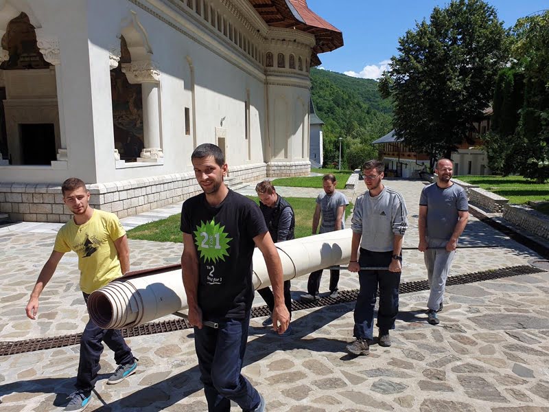 Read more about the article ASCOR Alba Iulia ajută mănăstirea Râmeţ printr-o tabără de lucru