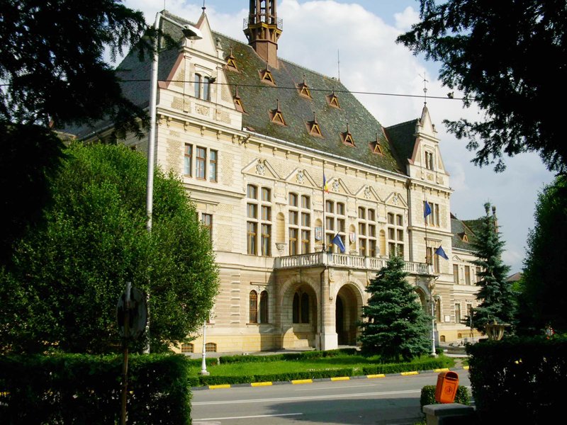 Read more about the article Prefectul judeţului, în izolare în biroul său din sediul prefecturii