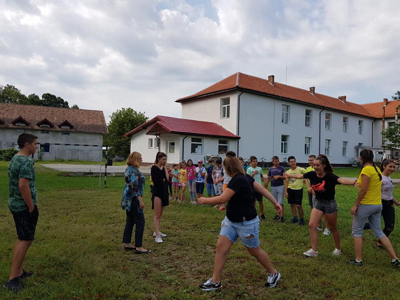 Read more about the article Centre de Vacanță în Țara Hațegului