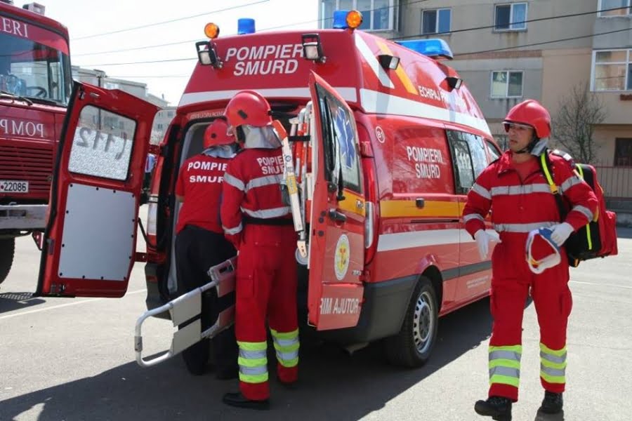 Read more about the article O fetiţă de 5 ani a ajuns la spital după ce a căzut de la etajul 4 al unui bloc