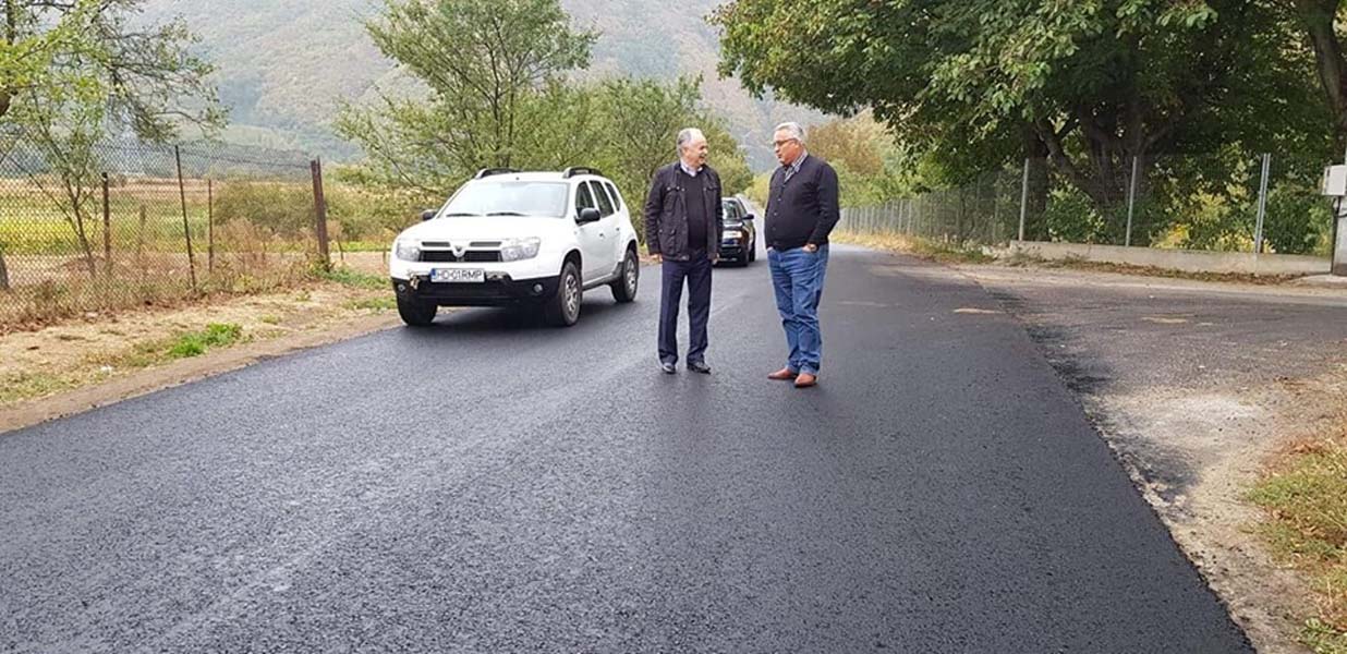 Read more about the article Veste bună pentru turişti: Asfalt pe drumul spre Parcul Naţional Retezat