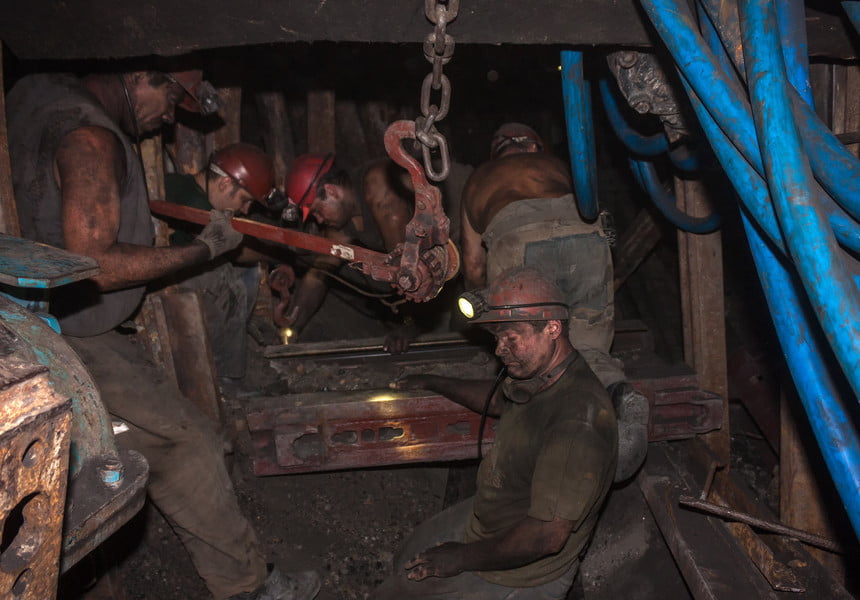 Read more about the article Zeci de mineri de la Paroşeni şi Uricani s-au blocat în subteran