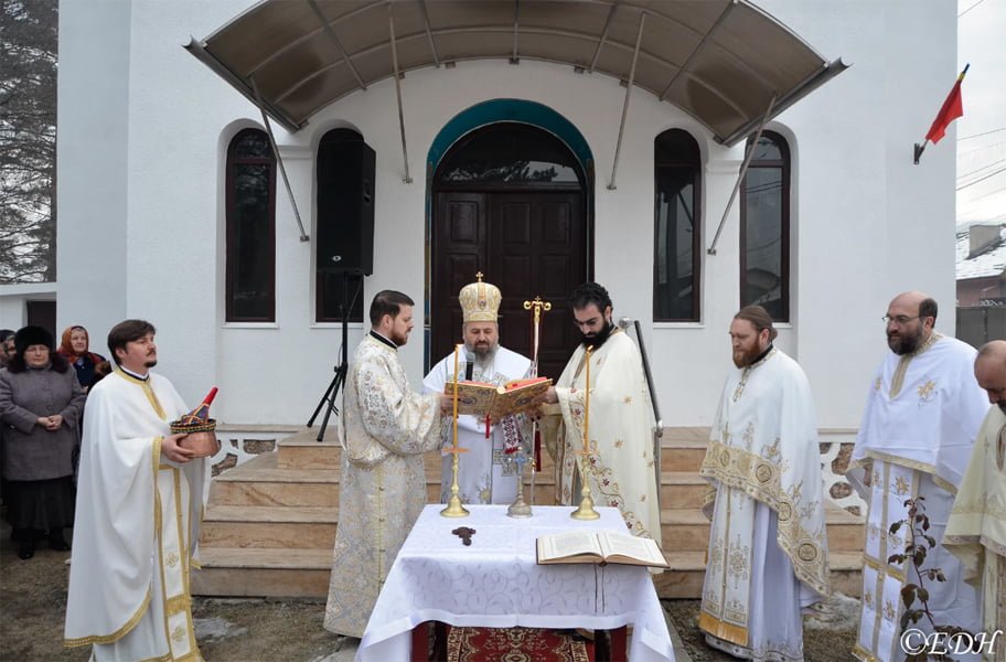 Read more about the article Binecuvântare de lucrări la biserica parohiei Petrila-Lonea