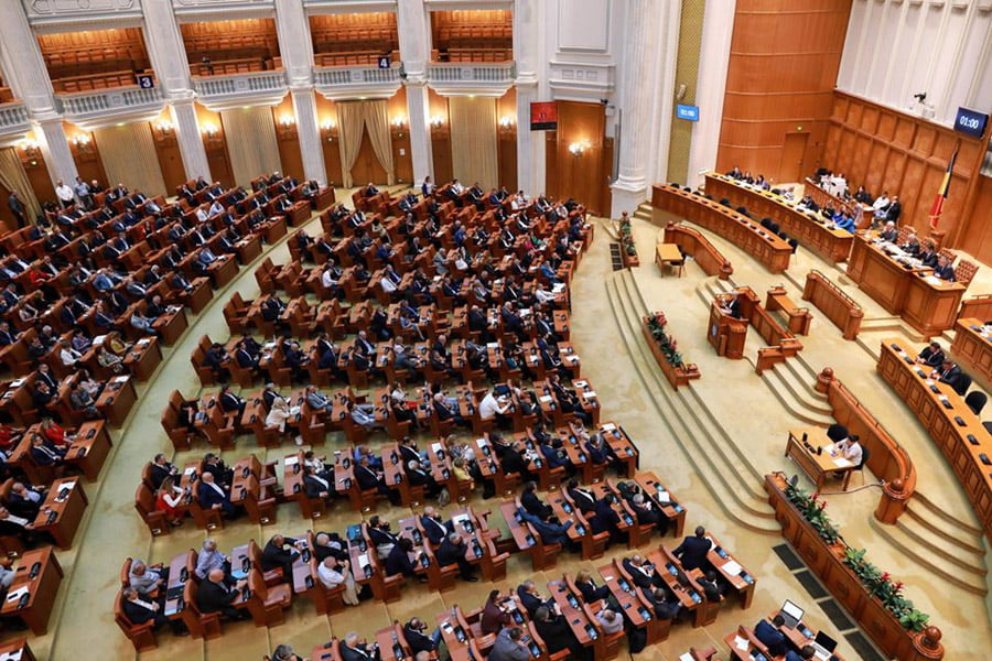 Read more about the article Camera Deputaţilor a adoptat legea care elimină pensiile speciale