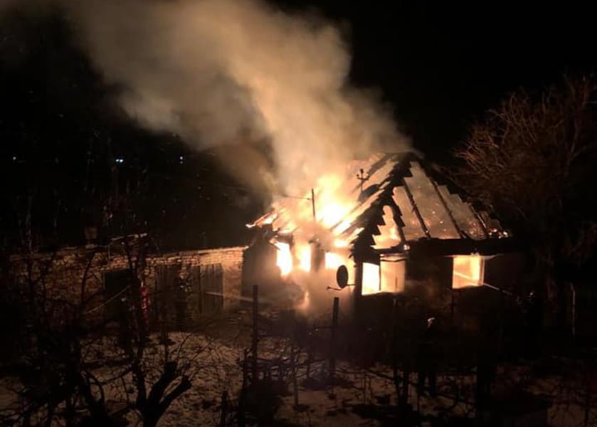 Read more about the article Casă distrusă de un incendiu violent, sâmbătă noaptea, în Baru.