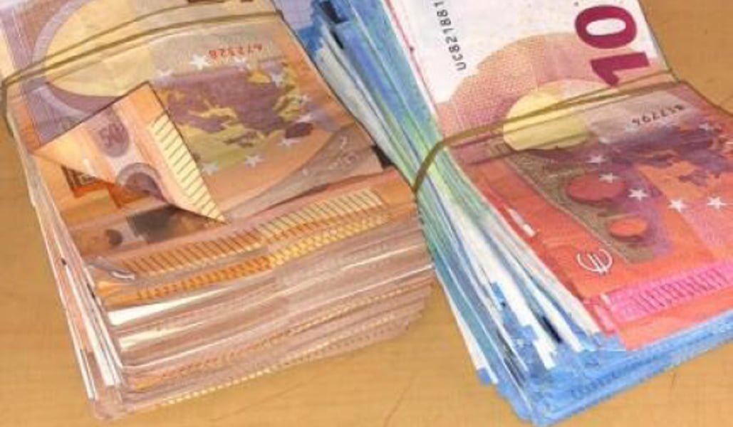 Read more about the article Aproape 90.000 de euro contrafăcuţi, descoperiţi de poliţişti