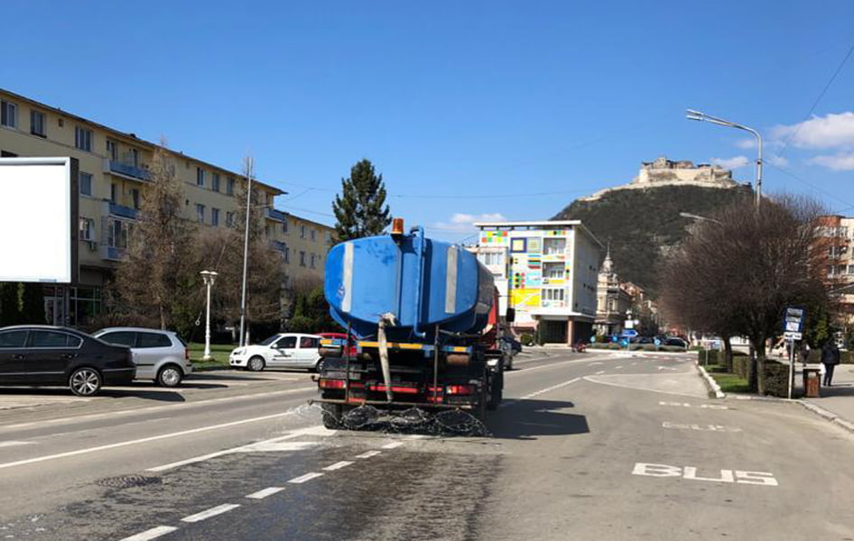 Read more about the article Deva luptă împotriva COVID-19 – Străzile din municipiu vor fi stropite zilnic cu dezinfectant cu clor