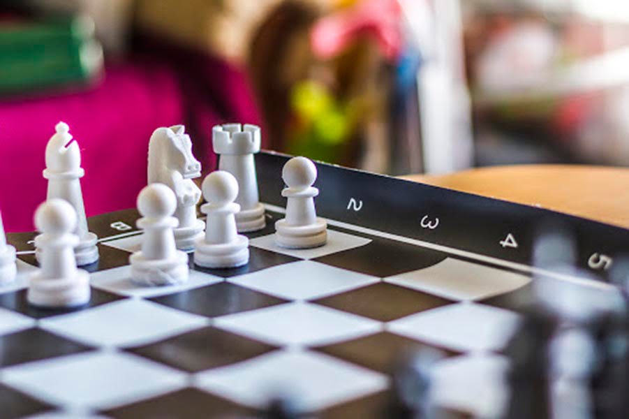 Read more about the article Cum să-i învăţaţi pe copii să joace şah