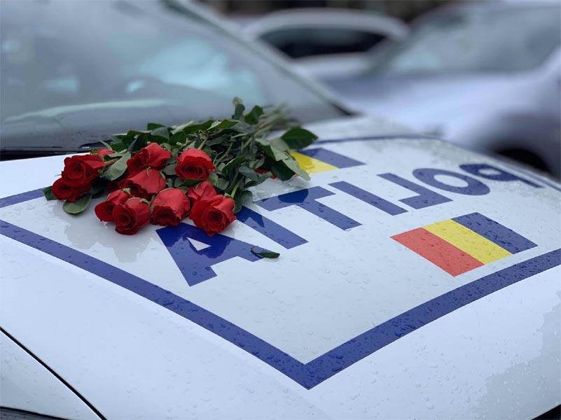 Read more about the article ZIUA POLIŢIEI ROMÂNE – marcată de poliţiştii hunedoreni în mijlocul comunităţii, la Brad şi Deva