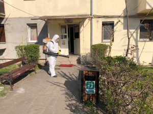 Read more about the article Dezinfectăm scările de bloc pentru siguranţa şi sănătatea devenilor!