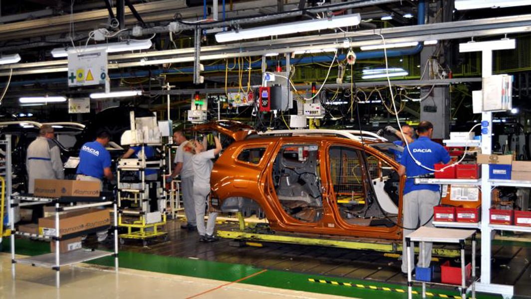 Read more about the article Dacia va relua producția mașinilor la Mioveni începând cu luna mai