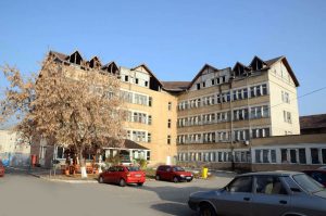 Read more about the article Alertă la Spitalul din Brad. Medic, suspect de COVID-19